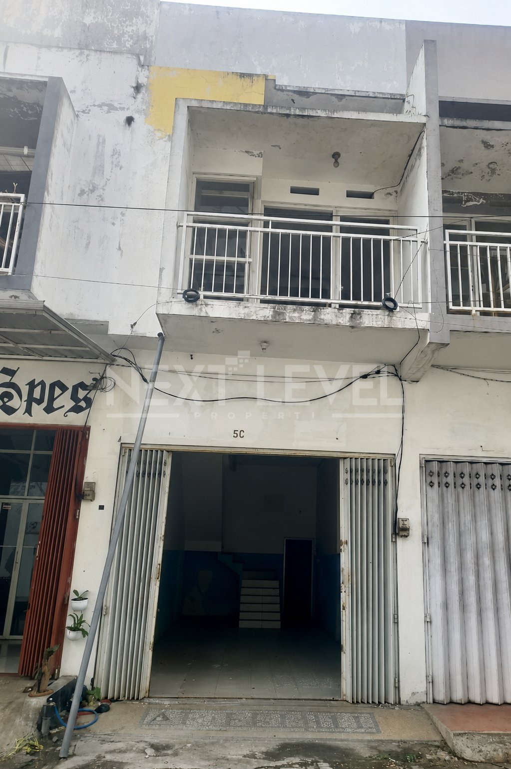 Ruko Komersial Siap Usaha di Singosari Malang. Dekat Kantor PLN, Pasar Singosari, Stasiun Singosari, Exit Tol Singosari, Terminal Singosari, Rumah Sakit Prima Husada Singosari, Kawasan Industri Singosari.BPRMLG00007
