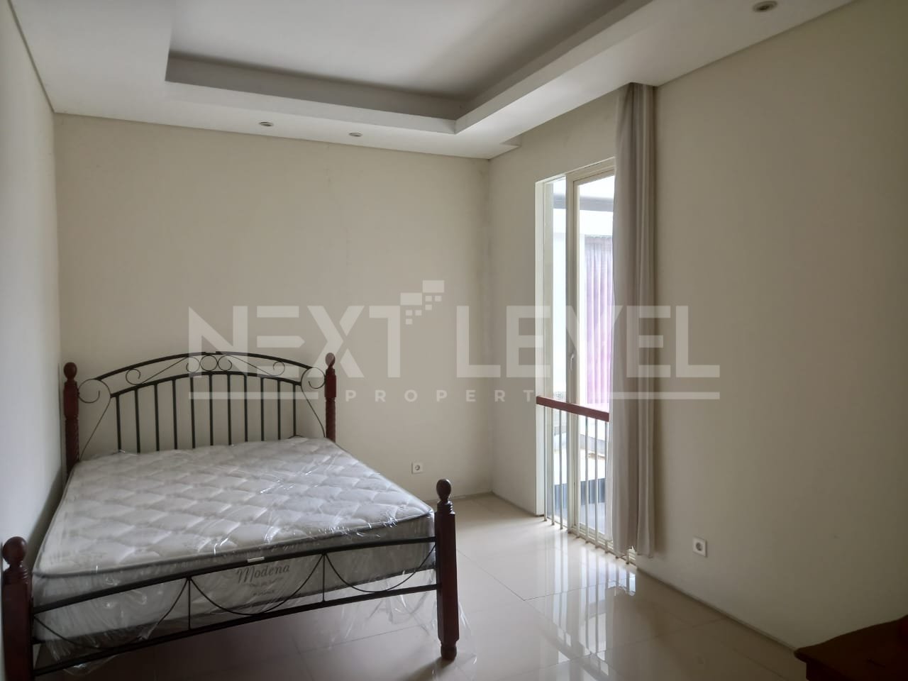 Dijual rumah bagus di greenlake Citraland Surabaya barat
