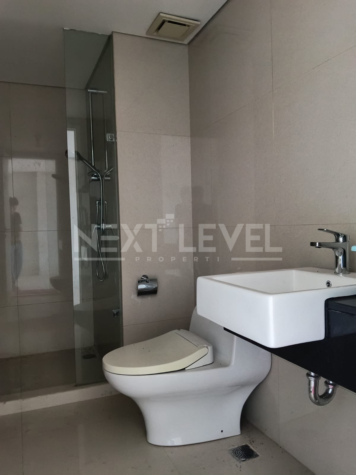 SOHO Skyloft Ciputra World New