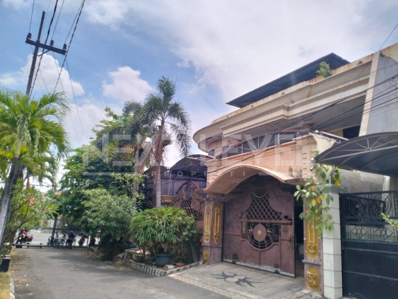 *Jual Rumah Raya Kupang Baru bisa untuk usaha restoran atau kantor atau lainnya sangat estetik*