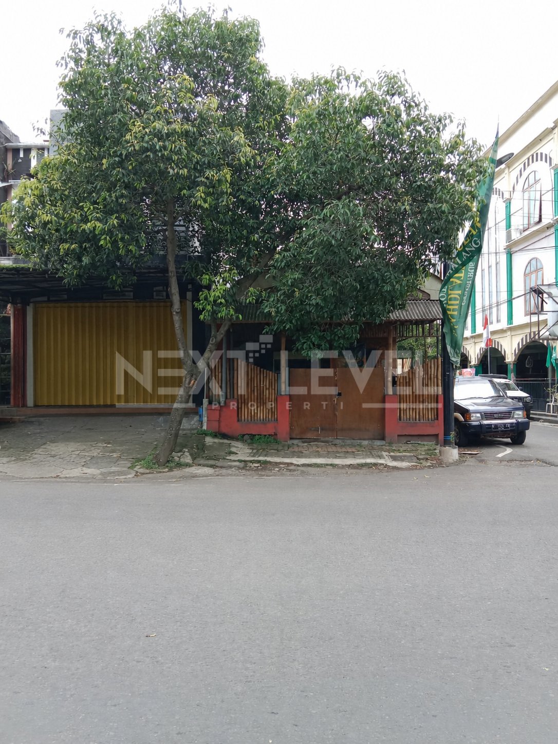 Rumah Strategis di Pusat Kota Malang. Dekat Alun-Alun Kota, Masjid Jami', Kayutangan Heritage, Pasar Besar, Stasiun Malang Kota Baru, Kawasan Ijen Boulevard, Berbagai pusat kuliner. MLG00078