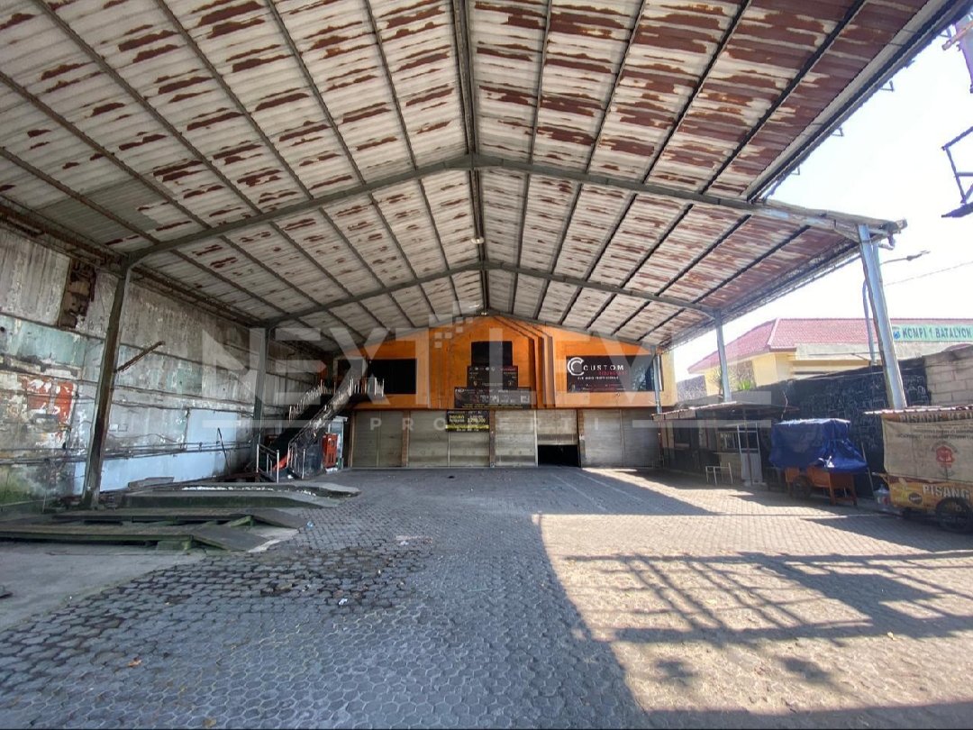 Showroom Besar Nginden Surabaya