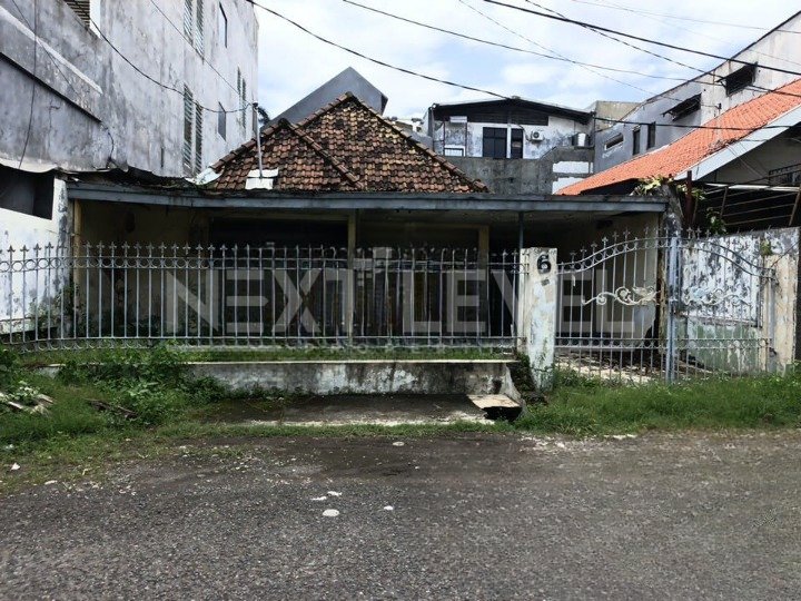 Dijual rumah hitung tanah di Pucang 