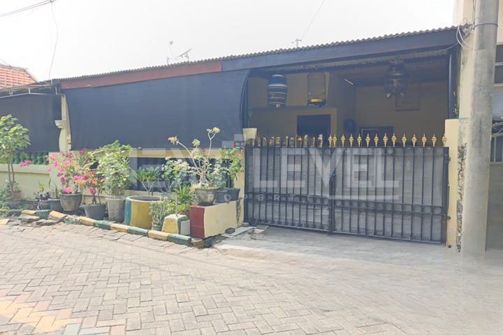 Dijual rumah di wisma lidah kulon (KT)