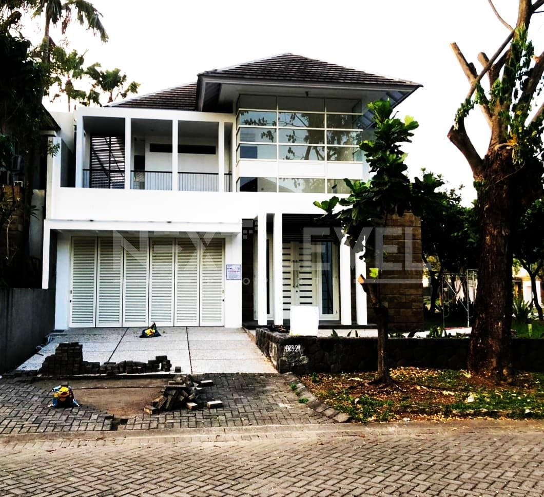 Rumah Mewah di Diamond Hill CitraLand Surabaya. Dekat Universitas Ciputra, CitraLand CBD, Pakuwon Mall, National Hospital. NLMLG00042