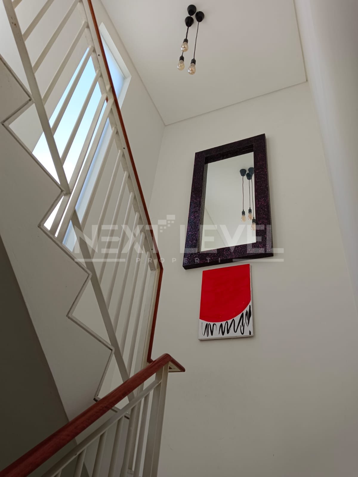 Sewa rumah full furnish grand pakuwon