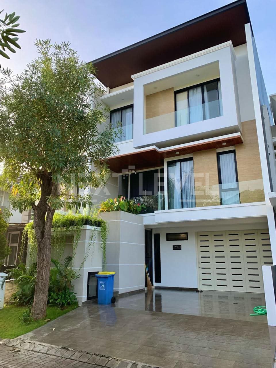 Dijual Hunian premium di kawasan elite Surabaya Barat THE MANSION PAKUWON INDAH dengan desain modern, full furnished, dan siap huni.