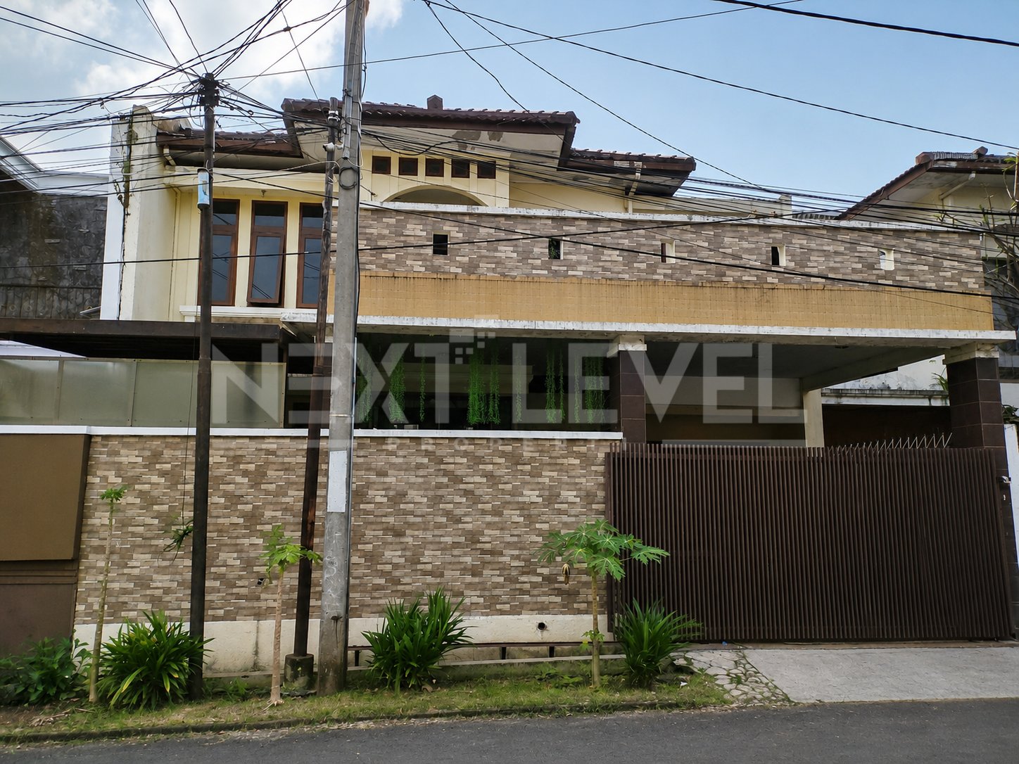 Rumah SHM 2 Lantai LT 242 LB 460 Komplek Taman Citeureup Cimahi