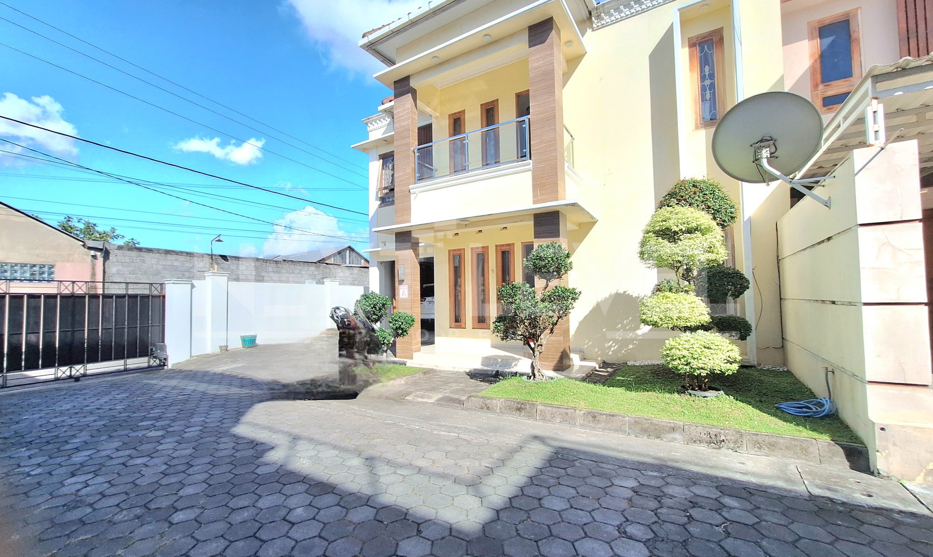 Rumah  Cantik 2 lantai  di Wirosaban  Jogja