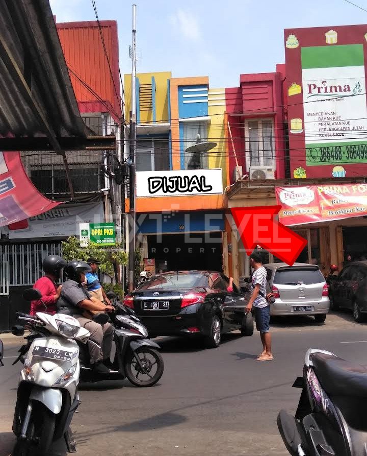 Ruko Komersial di Jantung Kota Malang. Dekat Universitas Brawijaya, UM, Ijen Boulevard, MOG, Rumah Sakit Lavalette, dan Alun-Alun Kota Malang.MLG00085