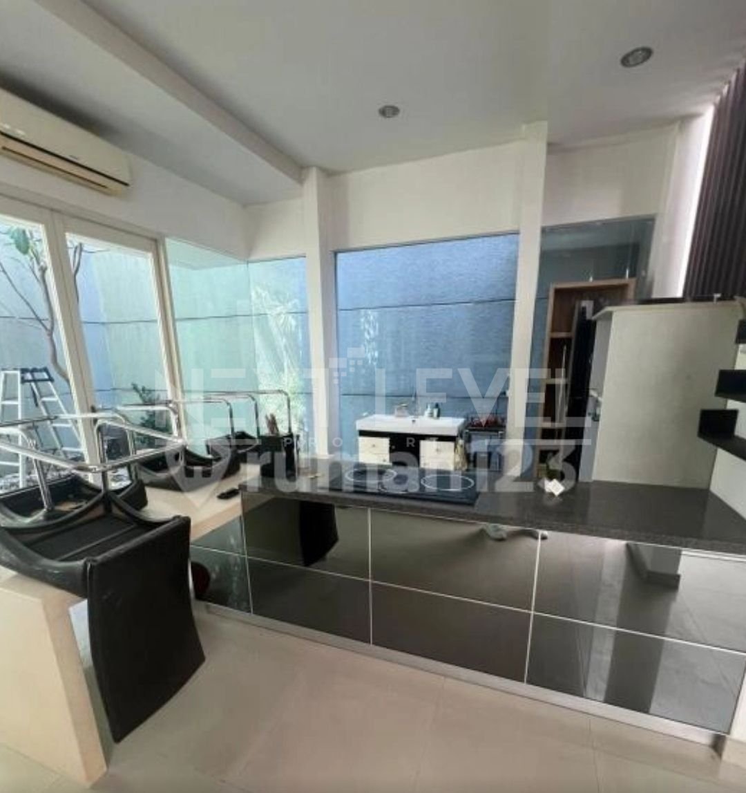 Dijual Rumah Graha Family Minimalis Strategis Siap Huni