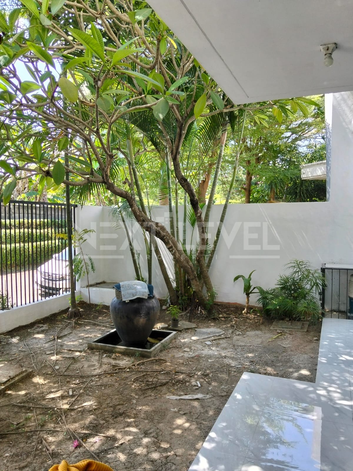 Dijual rumah bagus di Alam Galaxy Surabaya barat