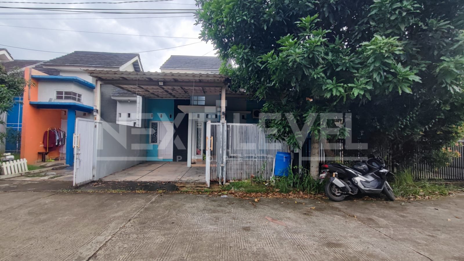 Rumah dijual murah bagus strategis cluster Europ, Perum Royal Park Residence