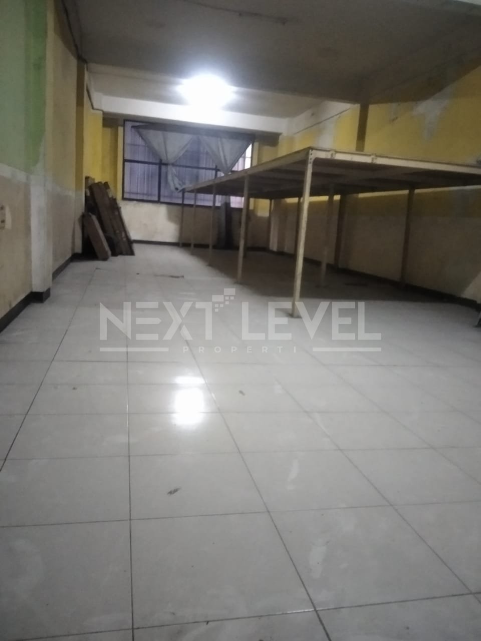 Disewakan ruko 3 lantai di bukit Darmo Surabaya barat