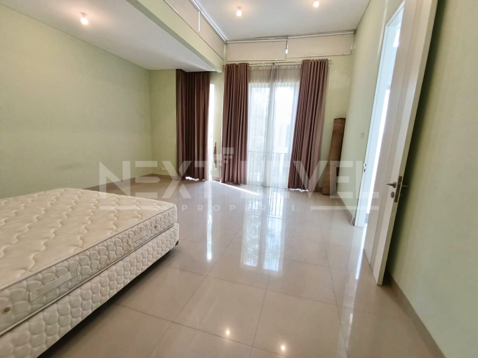 Disewakan rumah di Pakuwon indah Surabaya barat