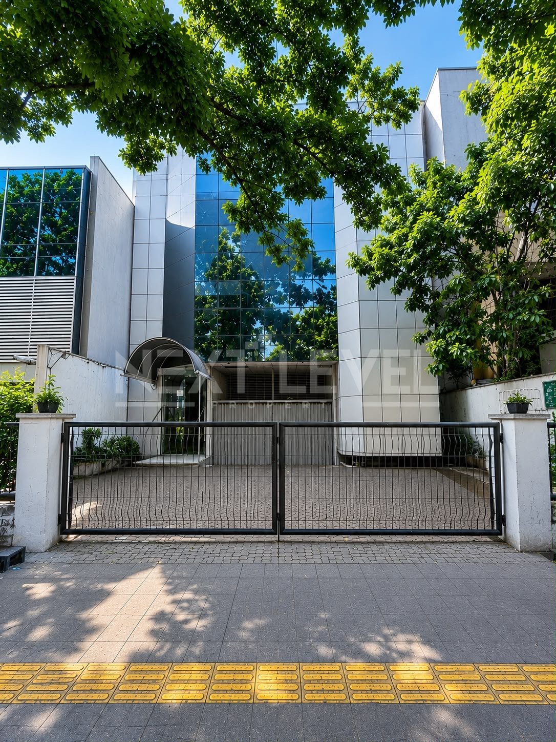 Dijual Gedung Pinggir Jalan, Lokasi Strategis di Menteng Jakarta Pusat