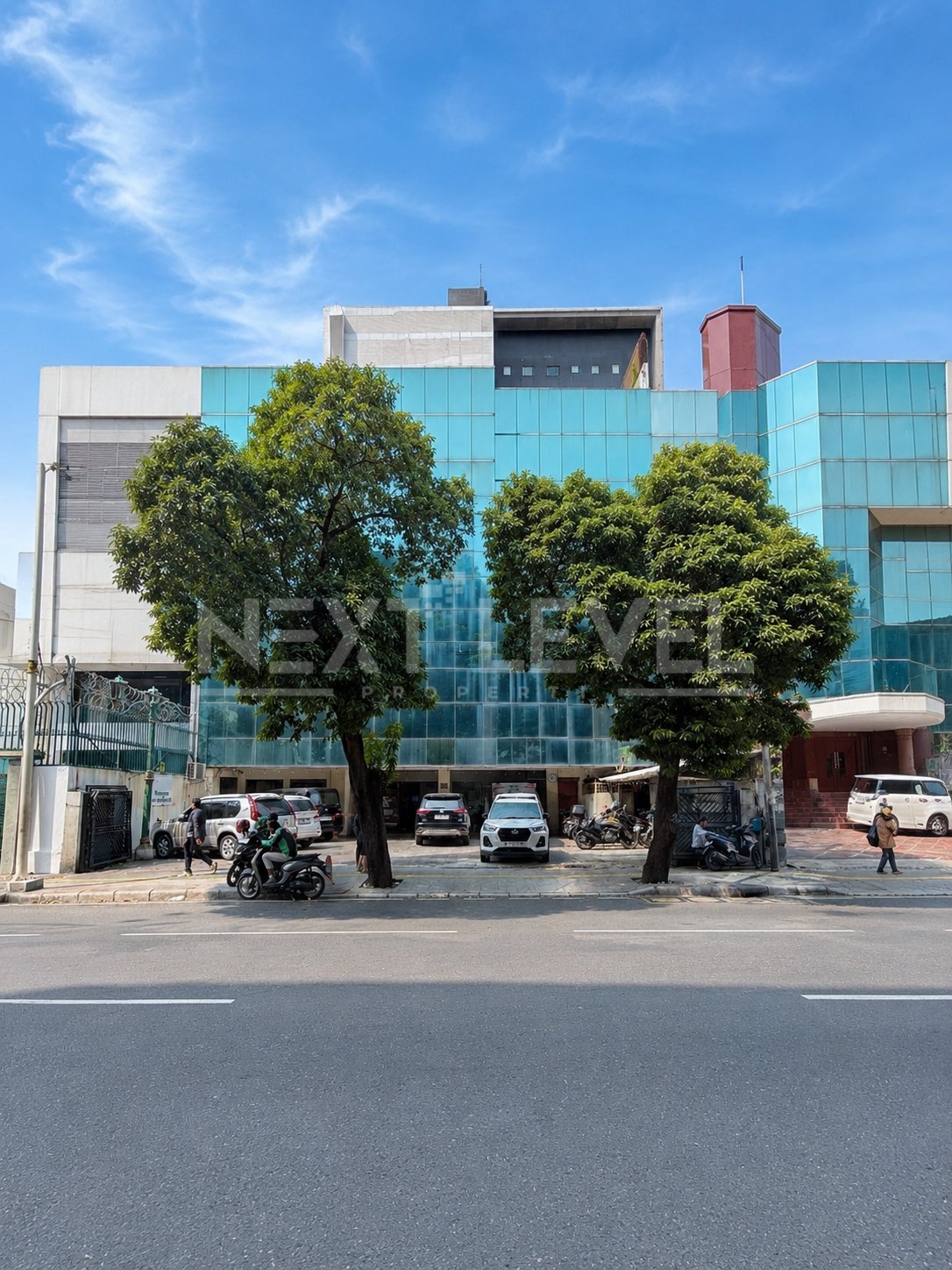 Dijual Gedung Pinggir Jalan, Lokasi Strategis di Menteng Jakarta Pusat