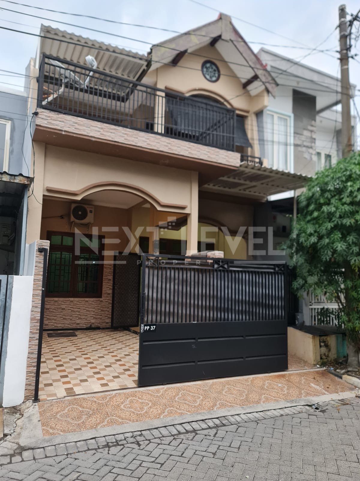 Dijual Rumah 2 Lantai Siap Huni Bangunan Terawat di Babatan Pratama Surabaya