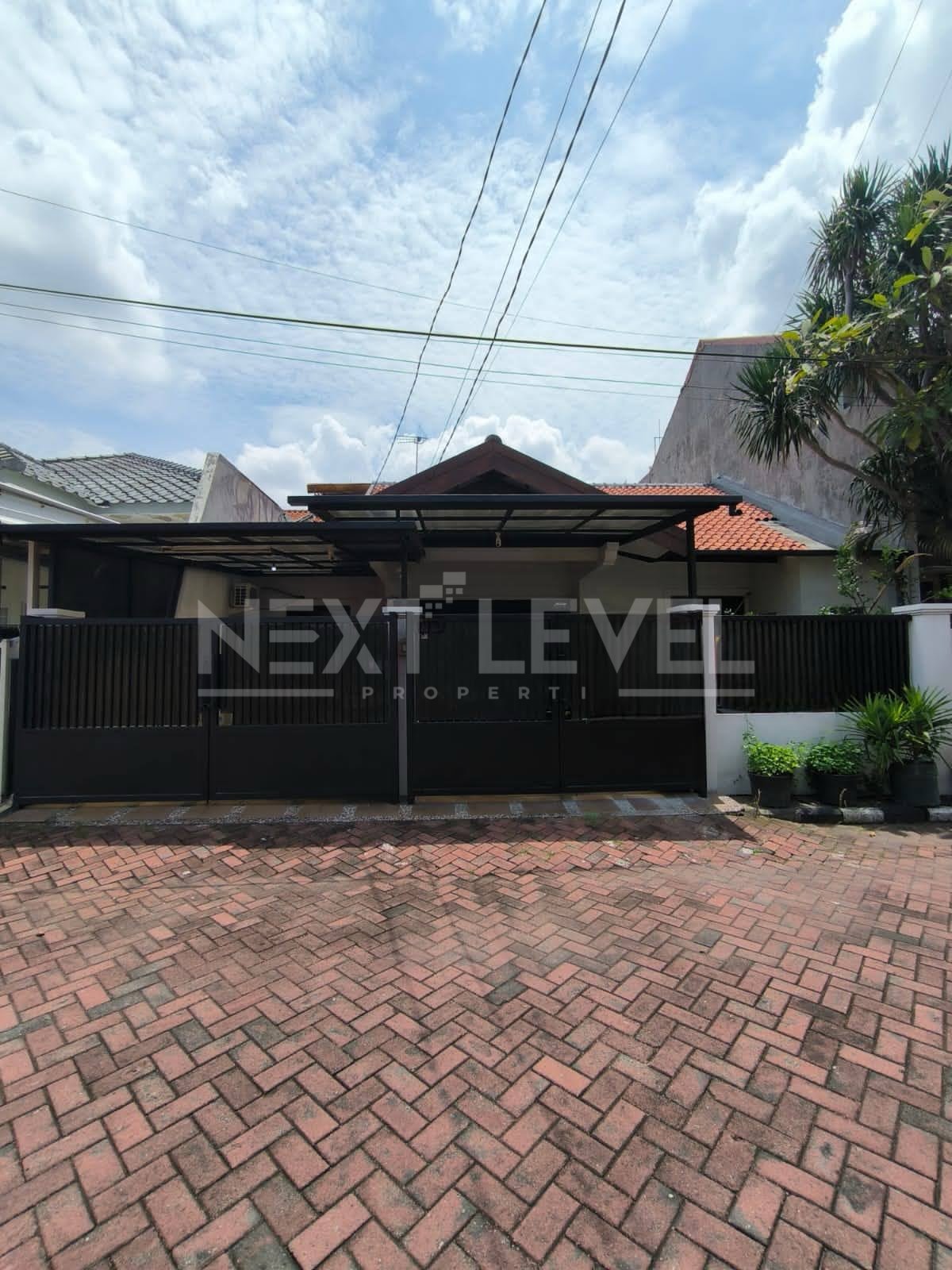 Dijual Rumah Minimalis Siap Huni Semi Furnished Termurah di Prapen Indah Jemursari