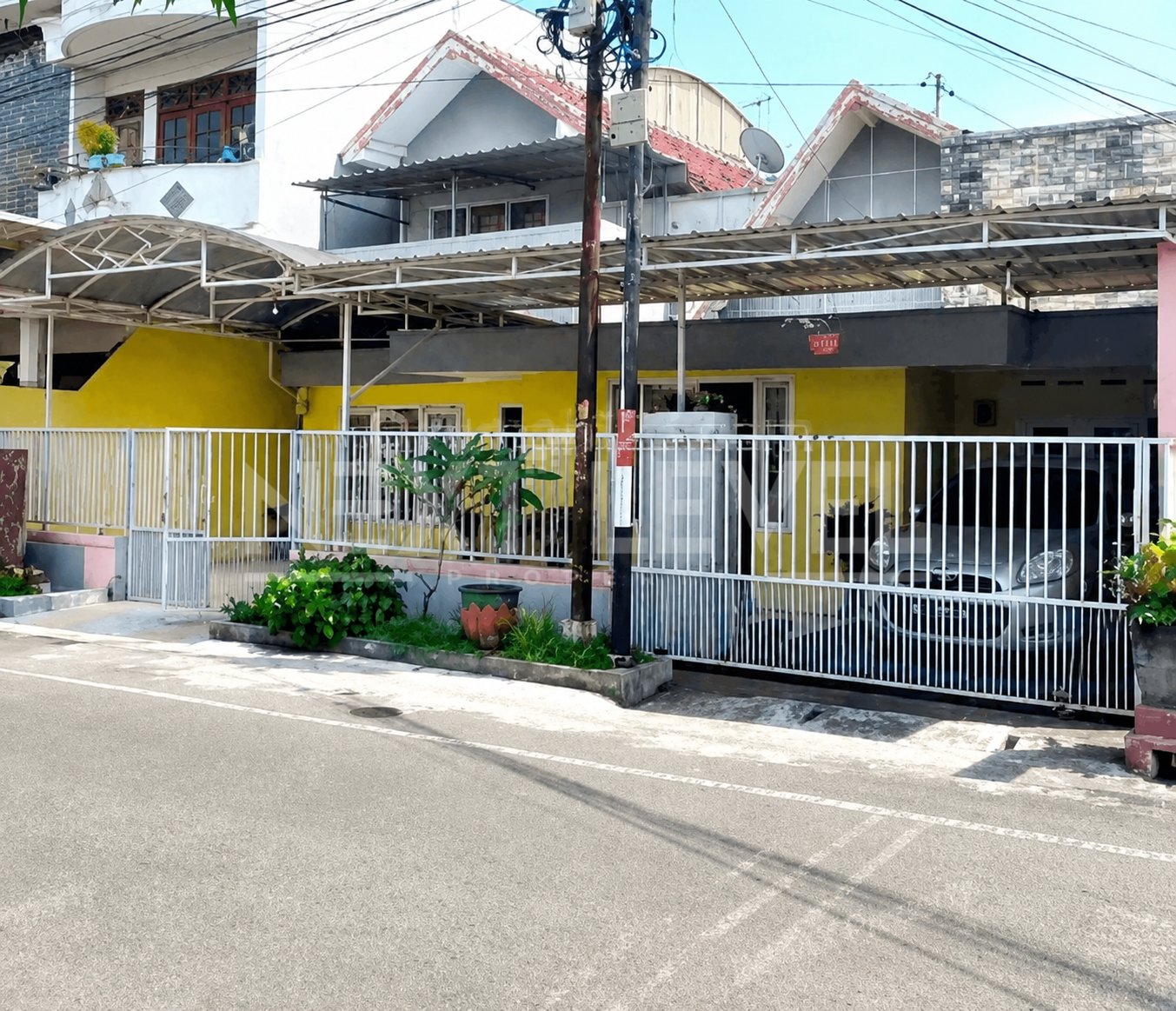 Rumah Strategis Siap Huni di Jl.Kebun Jeruk. Dekat Stasiun, Universitas Brawijaya, kawasan Soekarno Hatta, dan pusat kuliner Kota Malang.MLG00090