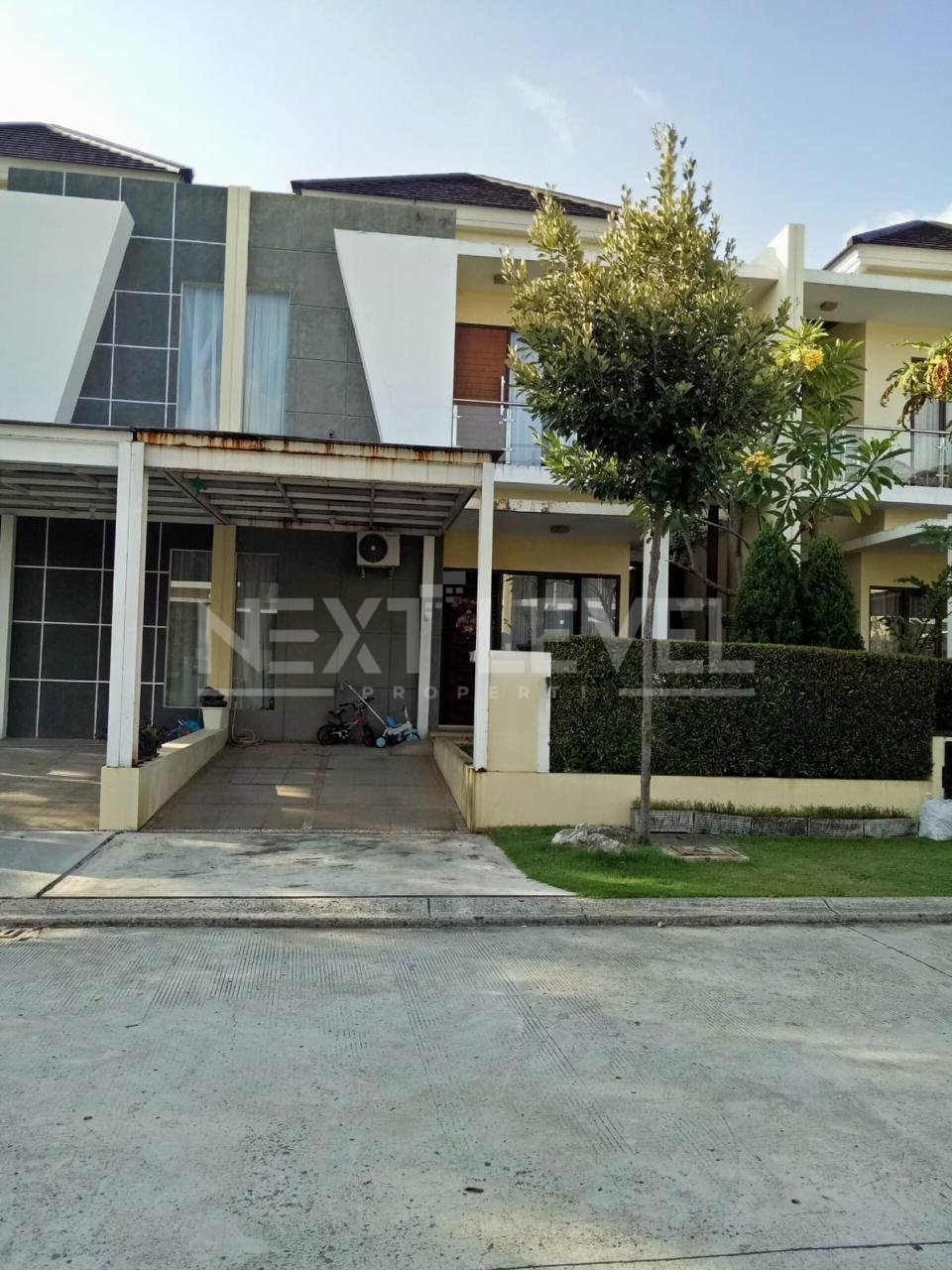 Rumah Bagus Cluster Arana Kota Harapan Indah Bekasi