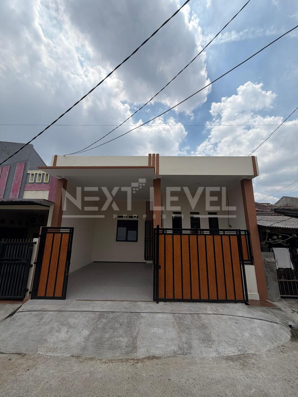 Dijual rumah bebas banjir di harapan indah bekasi bangunan baru strategis