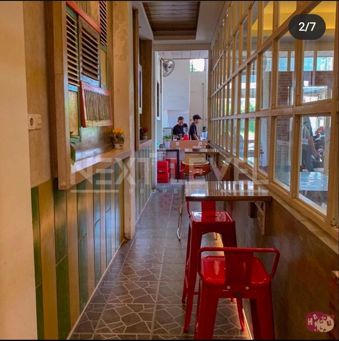 Dijual rumah usaha di Jambangan Surabaya selatan
