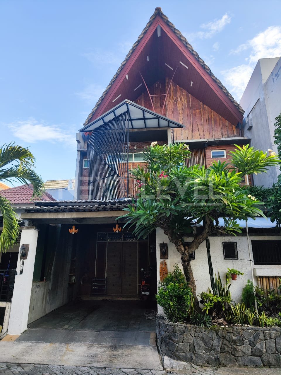 Dijual rumah bagus di palm spring Surabaya selatan