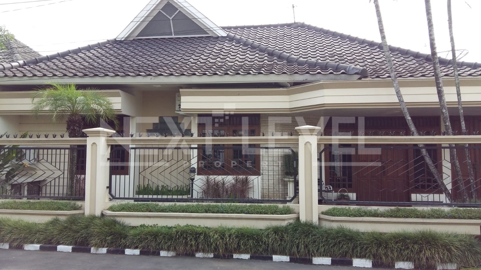 Rumah Eksklusif di Kawasan Sukun Malang. Dekat Cyber Mall Malang, MOG, Alun-Alun Kota Malang, akses mudah ke pusat Kota Malang.MLG00099