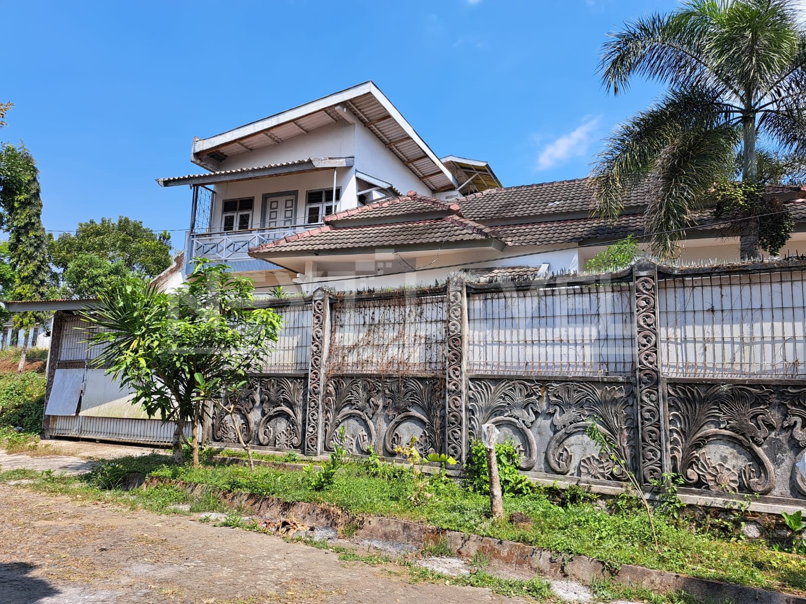 Rumah Luas 2 Lantai di Kedungkandang. Dekat Exit Tol Malang, Velodrome Malang, RSUD Kota, Pasar Gadang, Terminal Hamid Rusdi.MLG00108