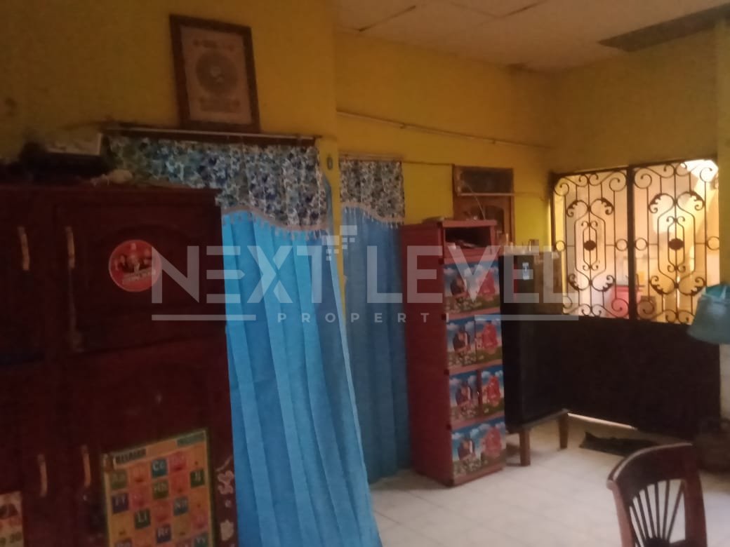 Dijual rumah di wisma lidah kulon