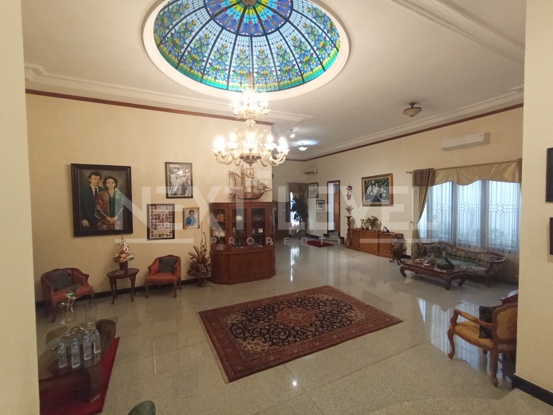 DIJUAL RUMAH MEWAH PUSAT KOTA JALAN SEDAP MALAM SURABAYA 