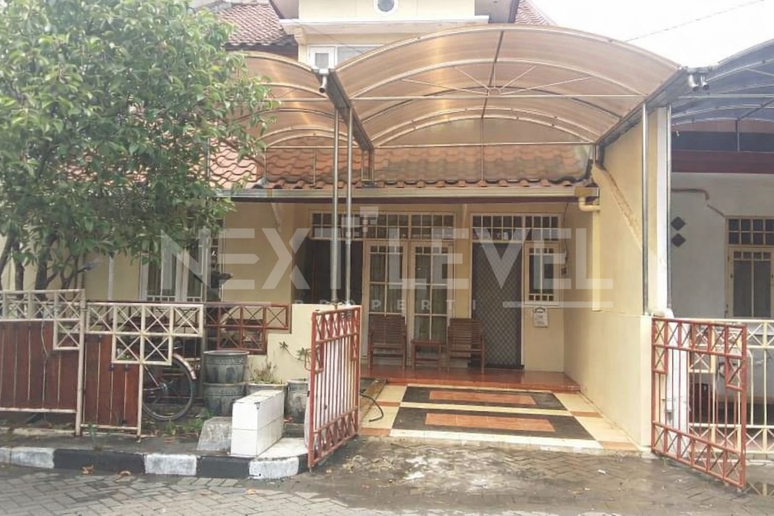 DIJUAL RUMAH 2LANTAI BABATAN PRATAMA WIYUNG SURABAYA BARAT SIAP HUNI