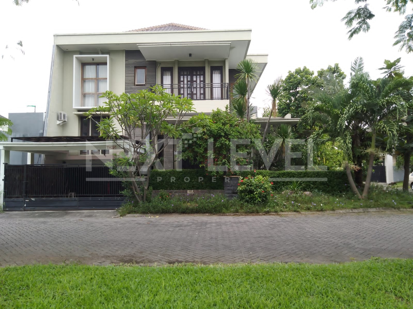 Dijual Rumah Modern 2 Lantai di Citraland Surabaya