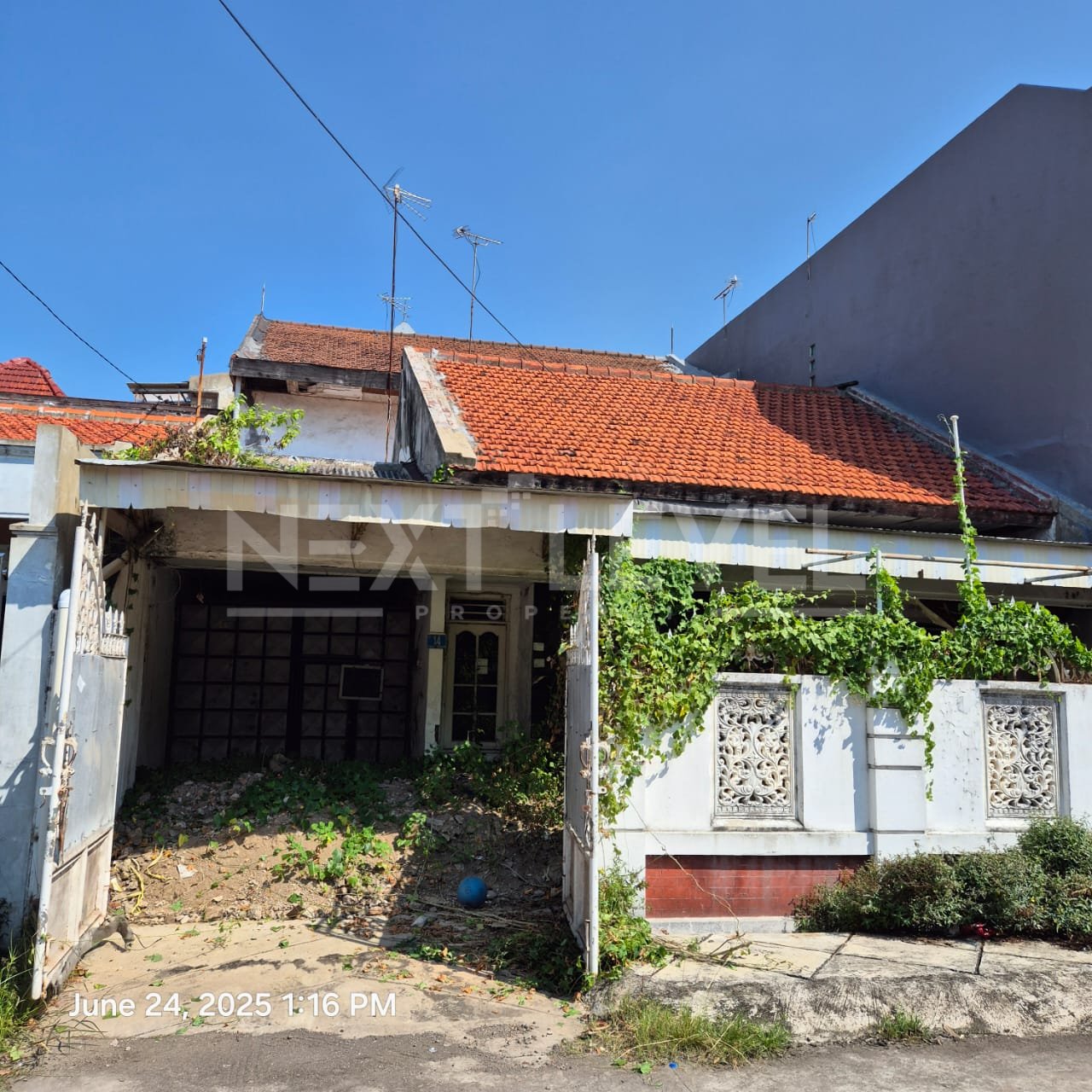 DIJUAL: RUMAH HITUNG TANAH DI BABATAN PANTAI UTARA SURABAYA – LEBAR 10M, HADAP UTARA, SHM