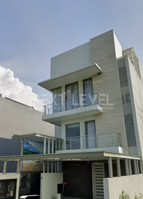 Dijual Rumah Minimalis Siap Huni di Pakuwon Indah Surabaya