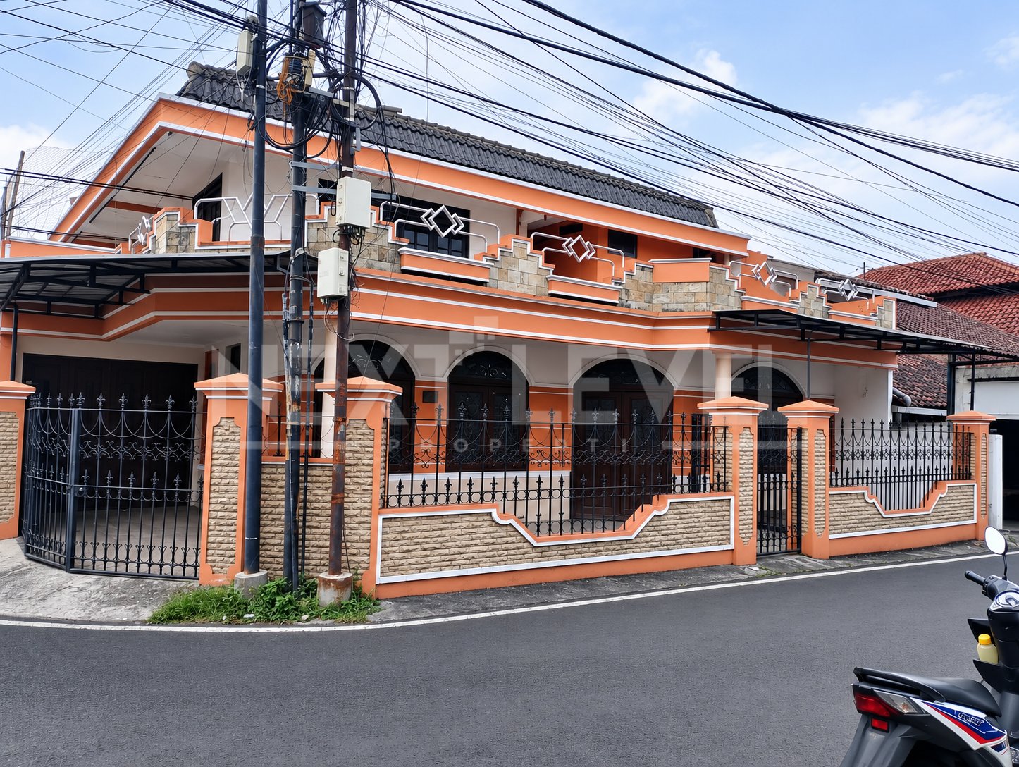 Rumah Siap Huni Malang. Dekat Jalan Ijen, Universitas Negeri Malang (UM), Cyber Mall, Alun-Alun Kota Malang, Stasiun Kota Baru.MLG00129