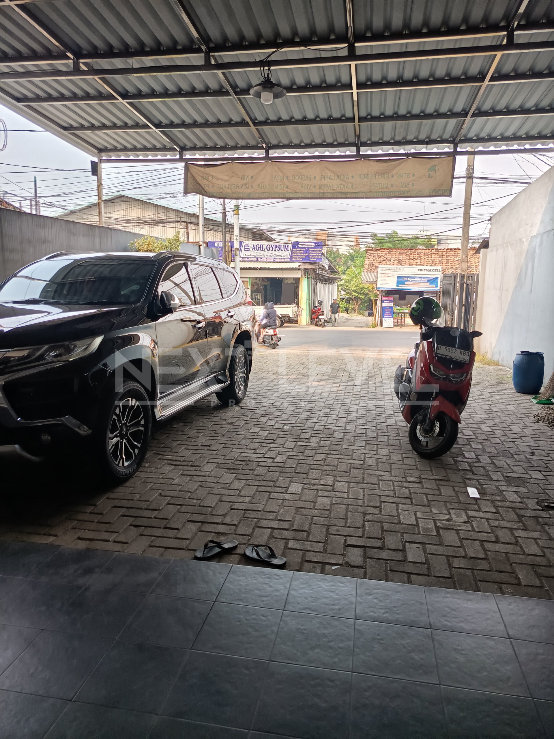 Disewakan ruang usaha pinggir jalan raya penggilingan 