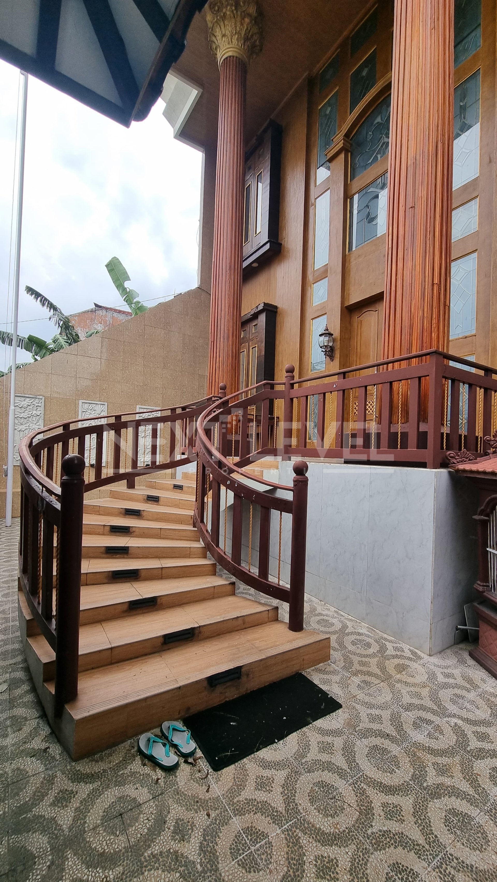 Jual rumah di raya waru 