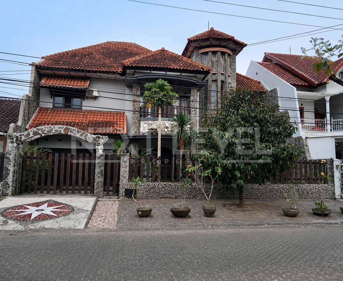 Rumah Mewah 2 Lantai Araya Malang. Dekat Araya Golf & Family Club, Plaza Araya, Gerbang Tol Malang, Bandara, Terminal.MLG00139