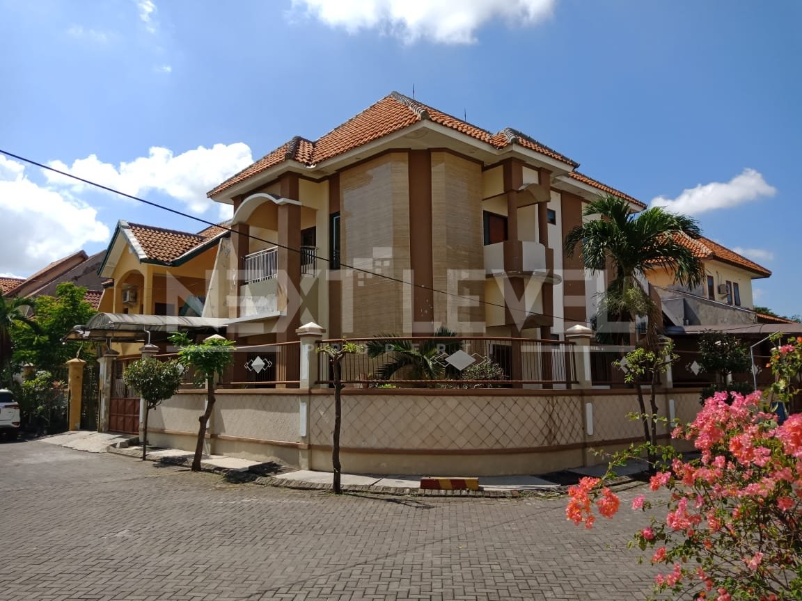 Dijual rumah di Kebraon Indah Surabaya