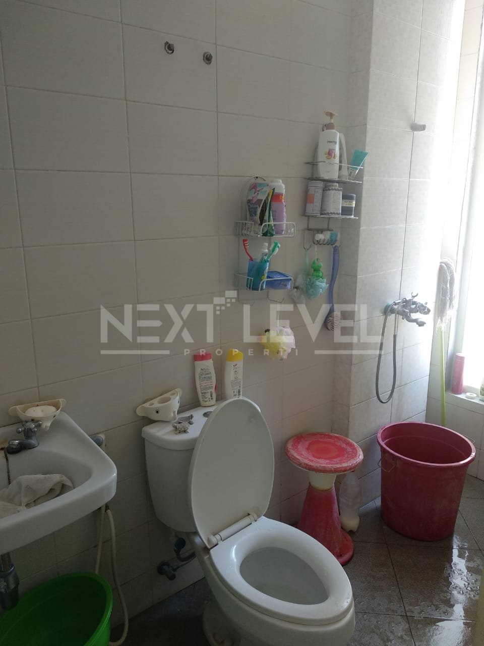 Rumah Rungkut Menanggal dekat tempat Ibadah, dekat Mini Market, 5 Menit ke Superindo