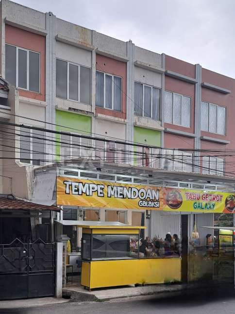 Ruko 3 lantai paling ramai di jalan utama Grand Galaxy City