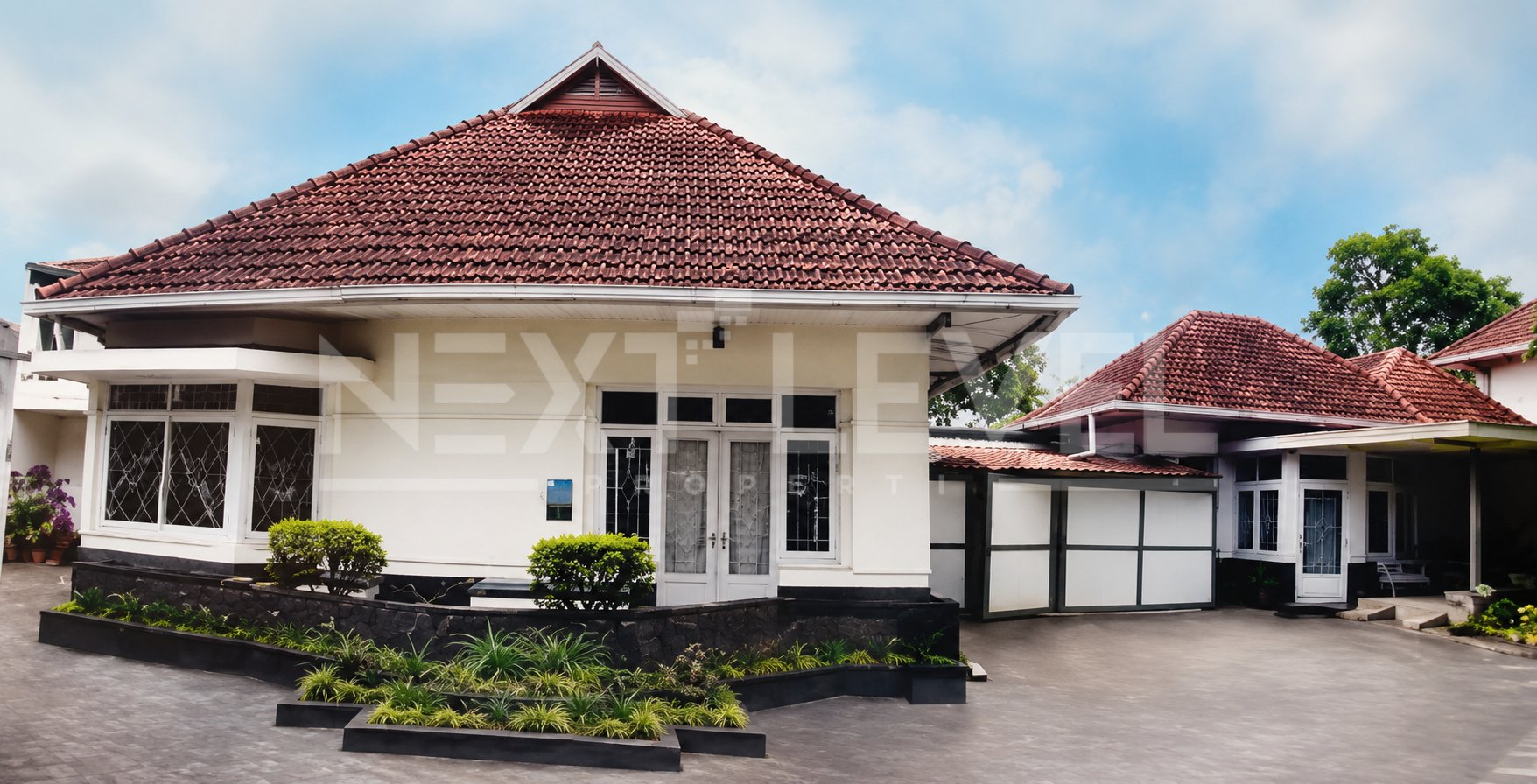 Rumah Mewah di Kawasan Ijen Boulevard Malang. Dekat Ijen Boulevard, Alun-Alun Tugu Malang, RS Lavalette, MOG, Stasiun Kota Baru.MLG00145