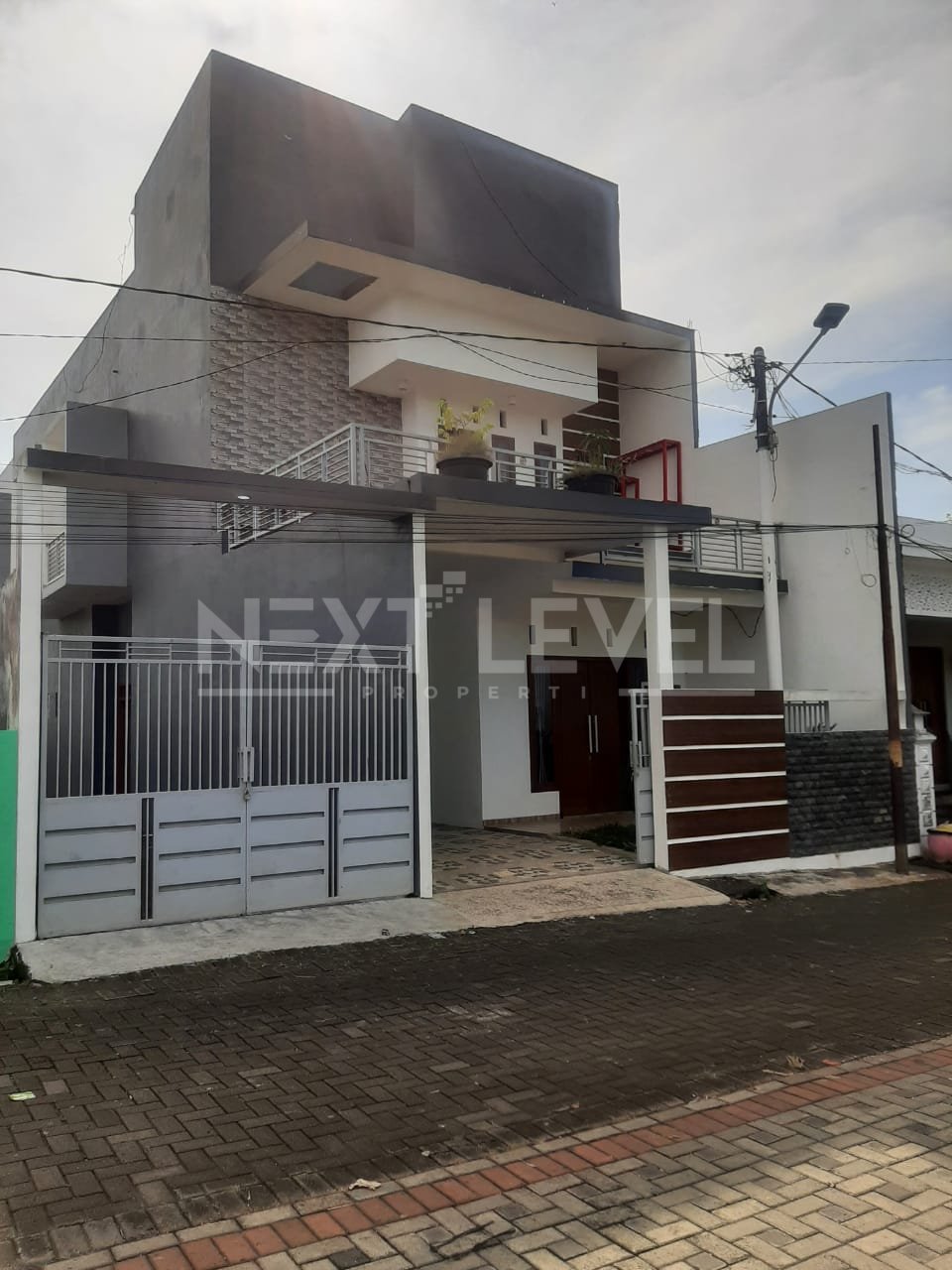 Rumah Mewah 2 Lantai di Lowokwaru Malang. Dekat Kampus, Terminal, mall, Sentra Kuliner. MLG00153