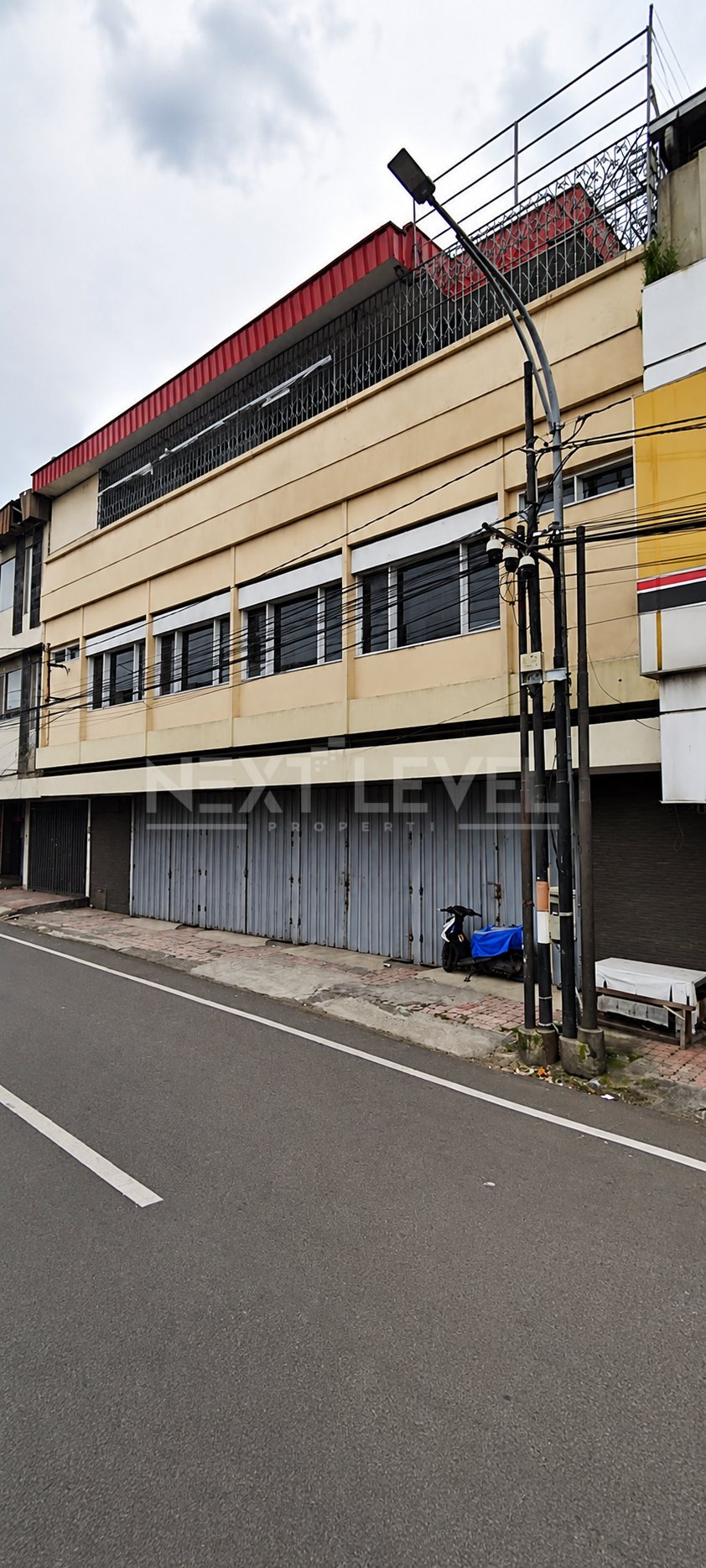 Ruko 3 Lantai Strategis di Jl. Gatot Subroto Malang. Dekat Alun-Alun Malang, Stasiun Kota Baru, Kampung Warna-Warni Jodipan, Pasar Besar Malang.MLG00156