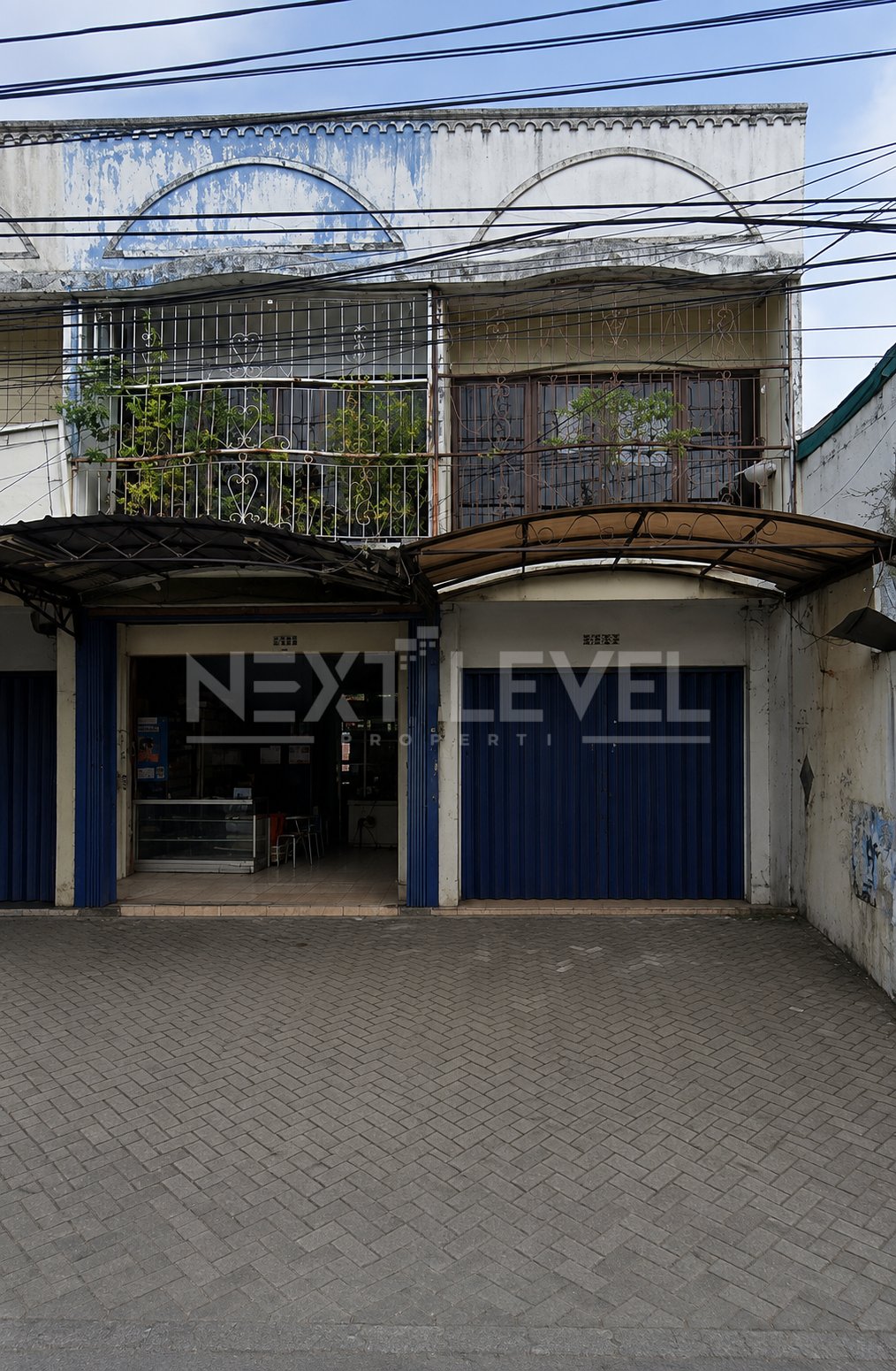 RUKO 2 LANTAI STRATEGIS GALUNGGUNG. Dekat kawasan bisnis Galunggung, akses mudah ke pusat Kota Malang dan area komersial sekitar.MLG00162