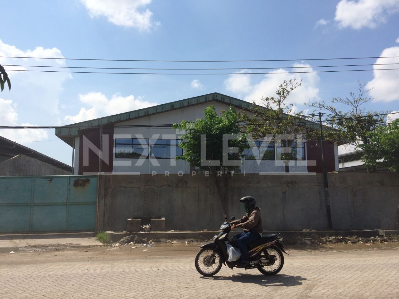 Dijual cepat gudang + office di margomulyo permai