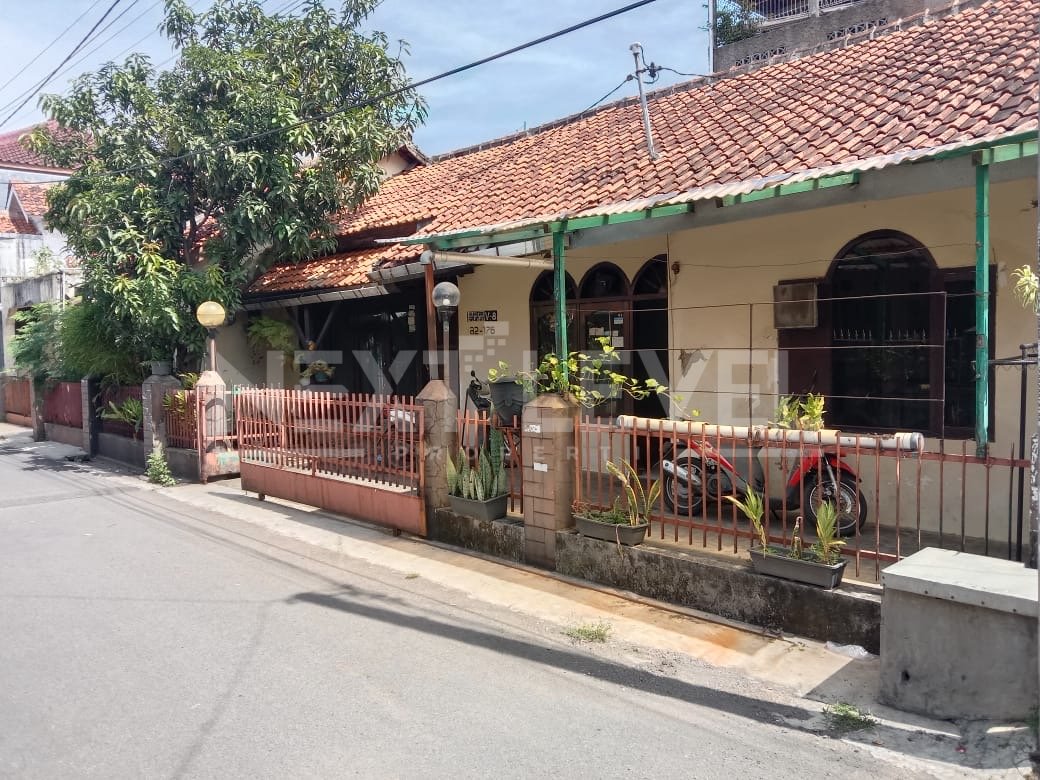 Rumah di Jalan Yupiter Selatan Margahayu Raya Bandung