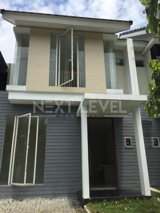Dijual cepat rumah di northwest park Surabaya barat